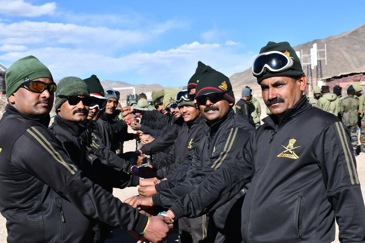 सीमेवरील सैनिकाकडून क्रांतिवीर शाळेला रक्षाबंधनाचा कृतज्ञता संदेश.