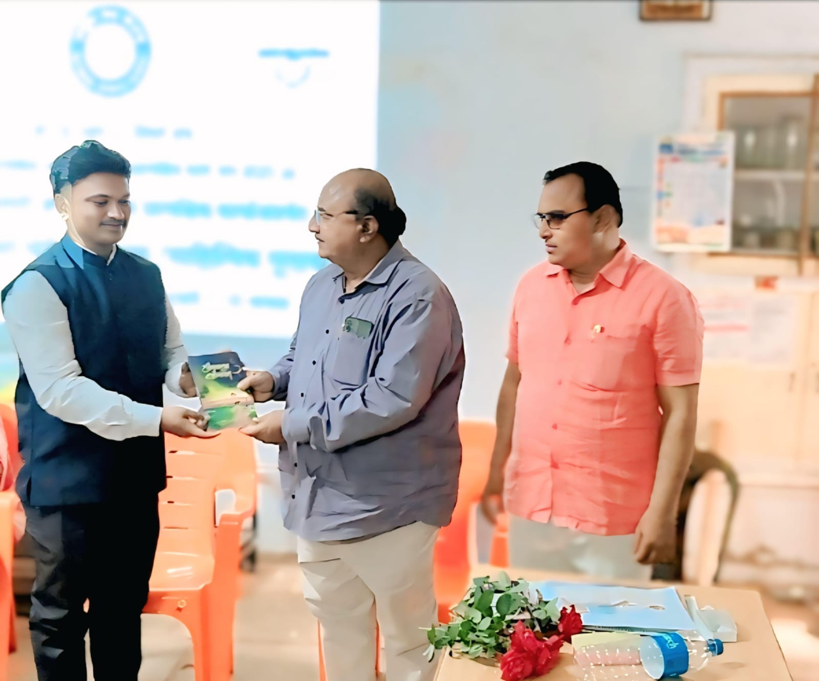 लेखक लेखनातून शब्दमंच निर्माण करीत वाचकांपर्यंत पोहोचत असतो: प्रा. डॉ राहुल पालके